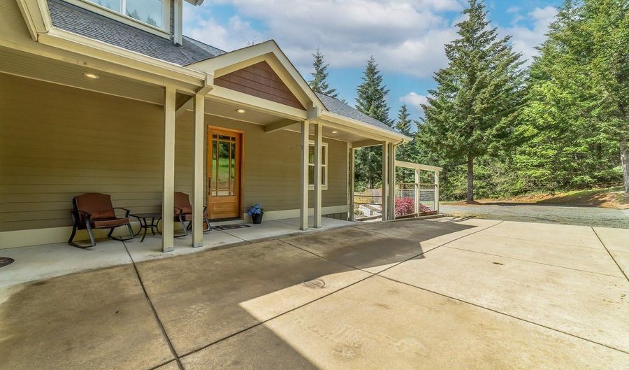 21626 GLAZE Rd, Veneta, OR 97487 - 5 Beds, 4 Bath