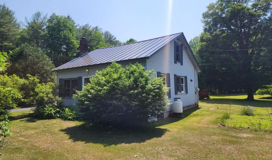 1082 W River Rd, Brattleboro, VT 05301 - 3 Beds, 1 Bath