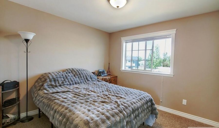4364 High Desert Dr, Ammon, ID 83406 - 3 Beds, 2 Bath
