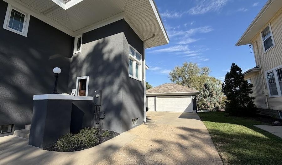 110 W 9Th St, Atlantic, IA 50022 - 4 Beds, 3 Bath