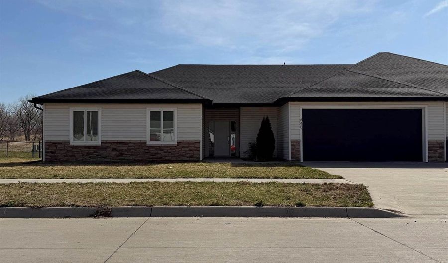 640 S 9th St, Akron, IA 51001 - 3 Beds, 2 Bath