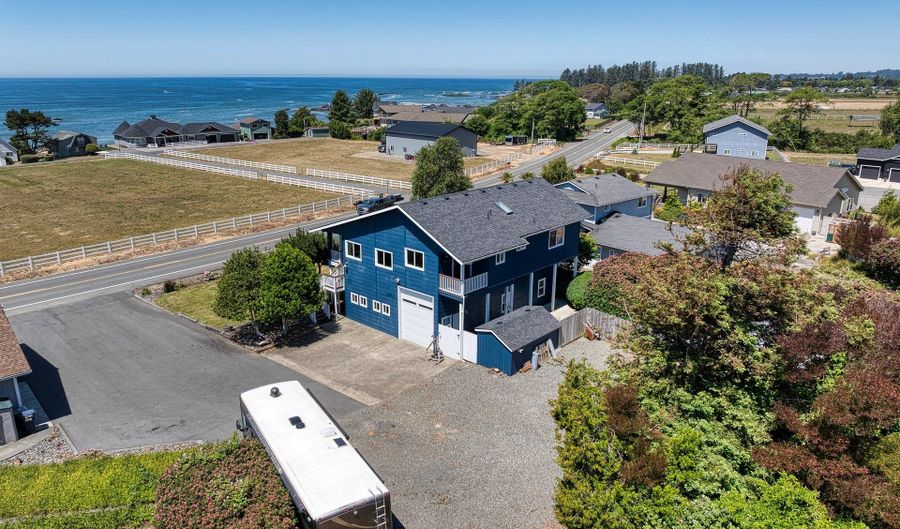 15263 OCEANVIEW Dr, Brookings, OR 97415 - 3 Beds, 3 Bath