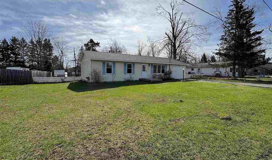7165 Chicago St, Alanson, MI 49706 - 3 Beds, 1 Bath