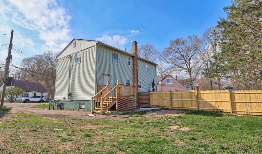 71 Sunshine Cir, Bridgeport, CT 06606 - 2 Beds, 1 Bath