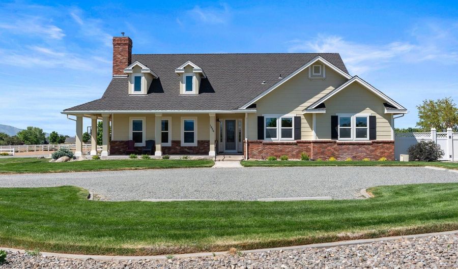 1056 Country Ln, Gardnerville, NV 89460 - 3 Beds, 4 Bath