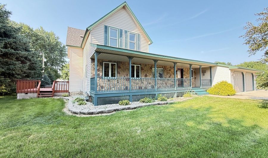 237 E Dahlstrom Ave, Appleton, MN 56208 - 6 Beds, 3 Bath