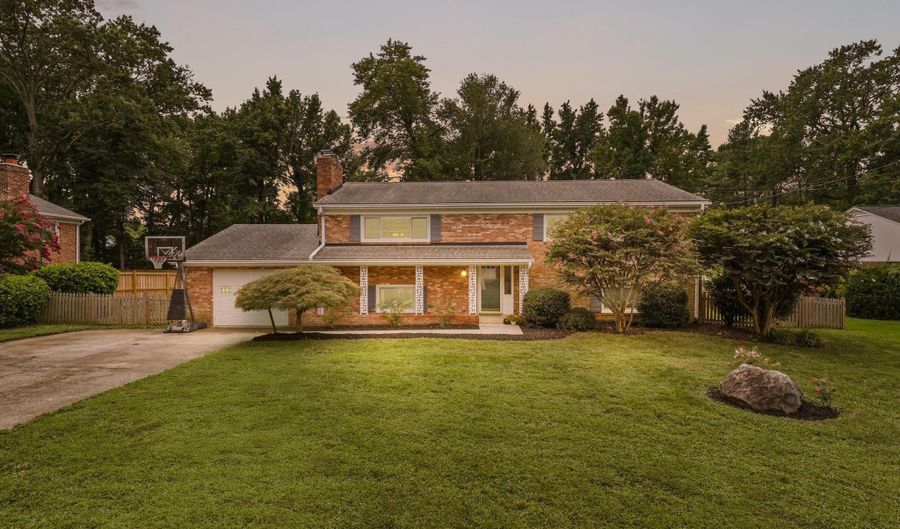 4417 LAUREL Rd, Alexandria, VA 22309 - 5 Beds, 3 Bath