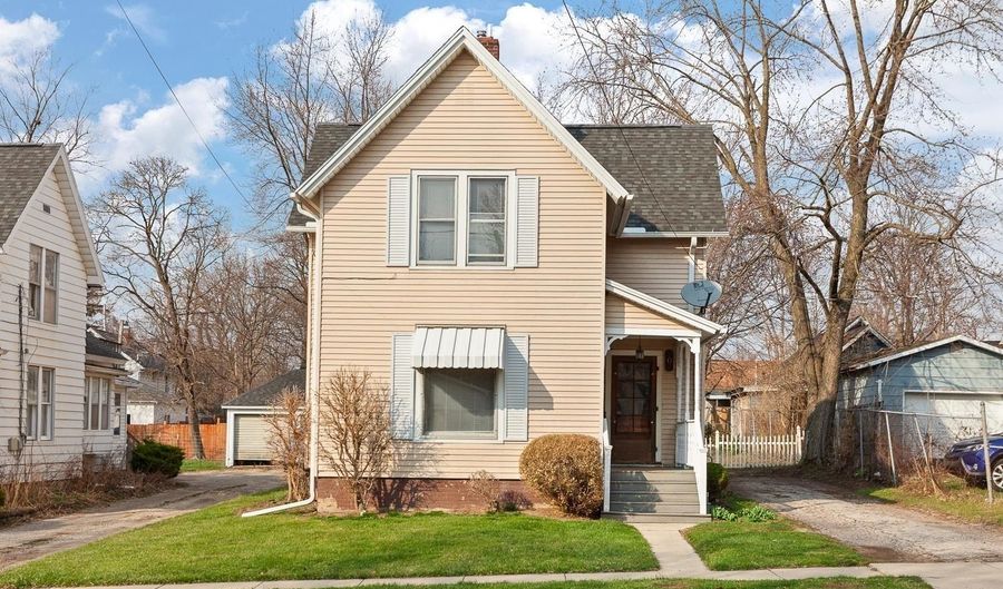 907 E Hunt St, Adrian, MI 49221 - 3 Beds, 2 Bath