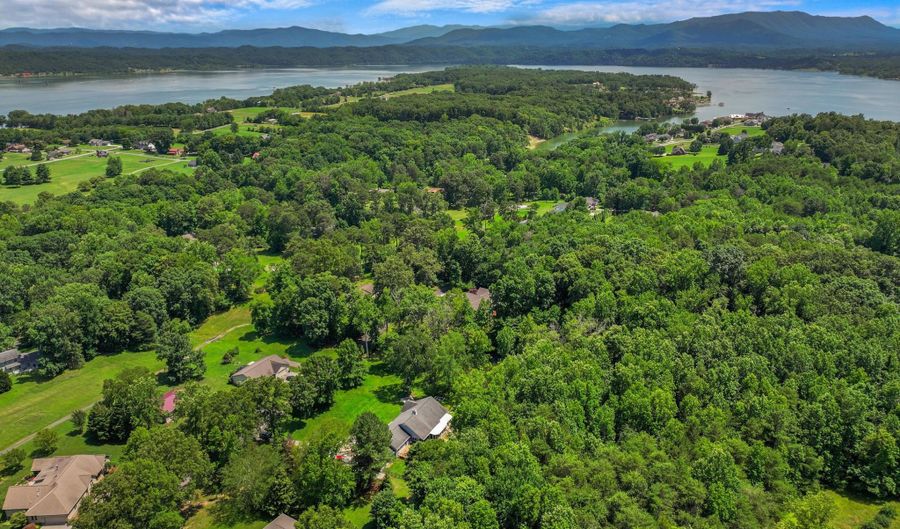 239 Back Nine Dr, Baneberry, TN 37890 - 3 Beds, 4 Bath