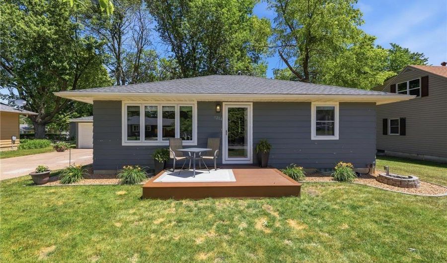 1204 Columbus Ave, Albert Lea, MN 56007 - 2 Beds, 2 Bath