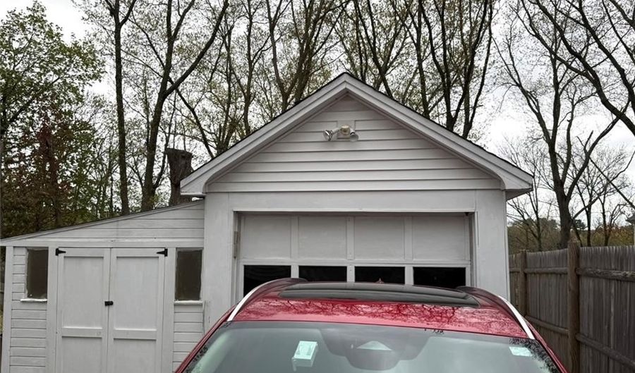 32 Hopkins Ter, Cumberland, RI 02864 - 4 Beds, 3 Bath