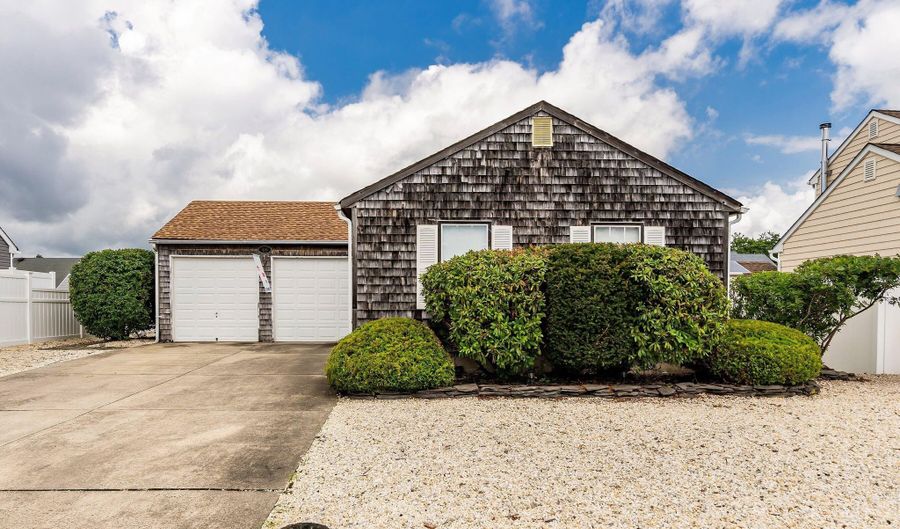 66 Wind Jammer Ct, Bayville, NJ 08721 - 3 Beds, 2 Bath
