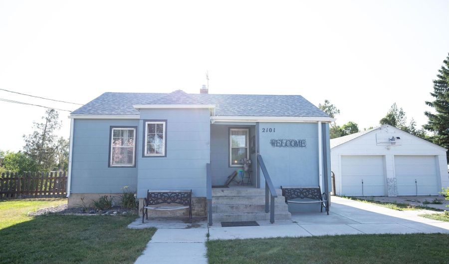 2101 S FIFTH Ave, Cheyenne, WY 82007 - 3 Beds, 2 Bath
