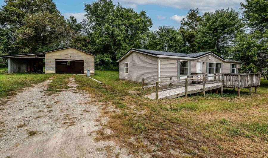 195 Farmer St, Bedford, IN 47421 - 3 Beds, 2 Bath