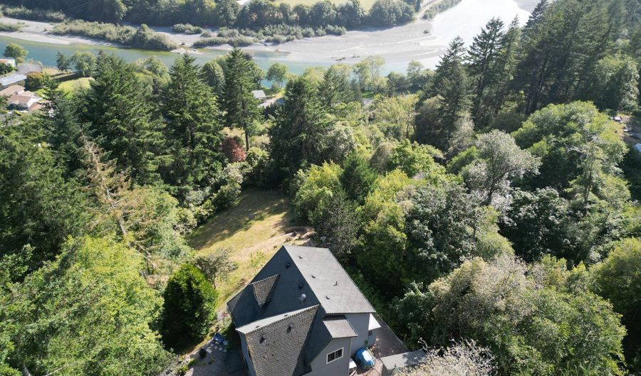 17166 MOUNTAIN Dr, Brookings, OR 97415 - 3 Beds, 3 Bath