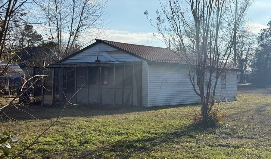 2123 Calhoun Dr, Abbeville, AL 36310 - 2 Beds, 1 Bath