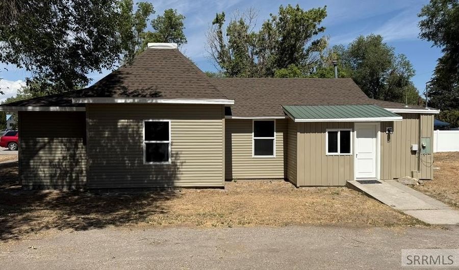 700 N Shilling Ave, Blackfoot, ID 83221 - 2 Beds, 1 Bath