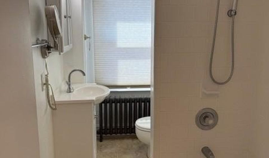 15 BREWER Ave B, Annapolis, MD 21401 - 1 Beds, 1 Bath