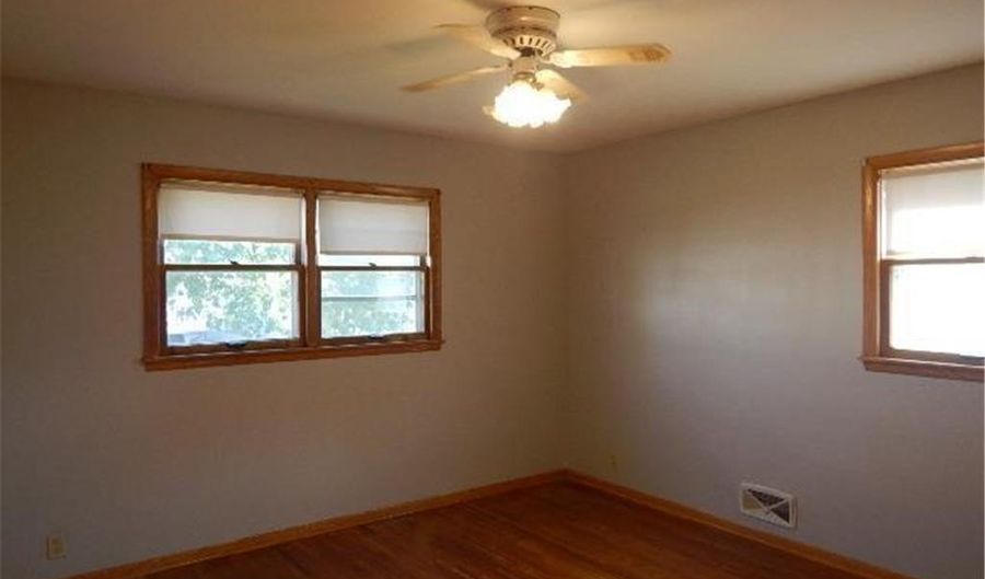 305 W Baker St, Arlington, MN 55307 - 2 Beds, 2 Bath