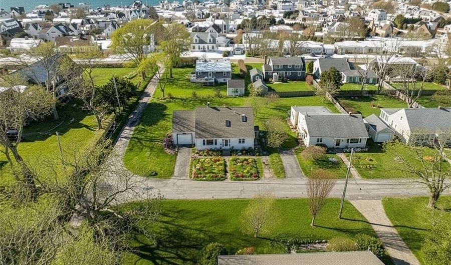 11 O'Donnell Rd, Middletown, RI 02842 - 4 Beds, 2 Bath