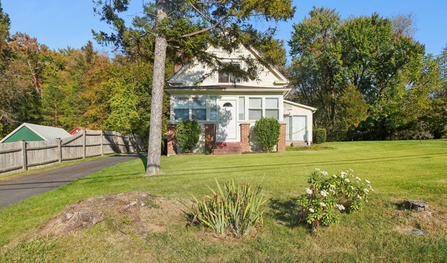 108 Woodland Ave, Bloomfield, CT 06002 - 2 Beds, 1 Bath