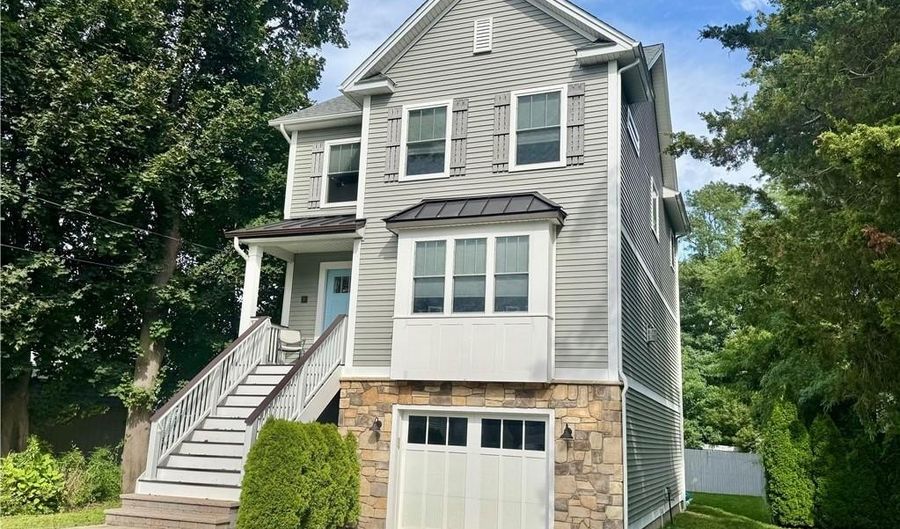 20 Robert Ave, Warwick, RI 02818 - 3 Beds, 3 Bath