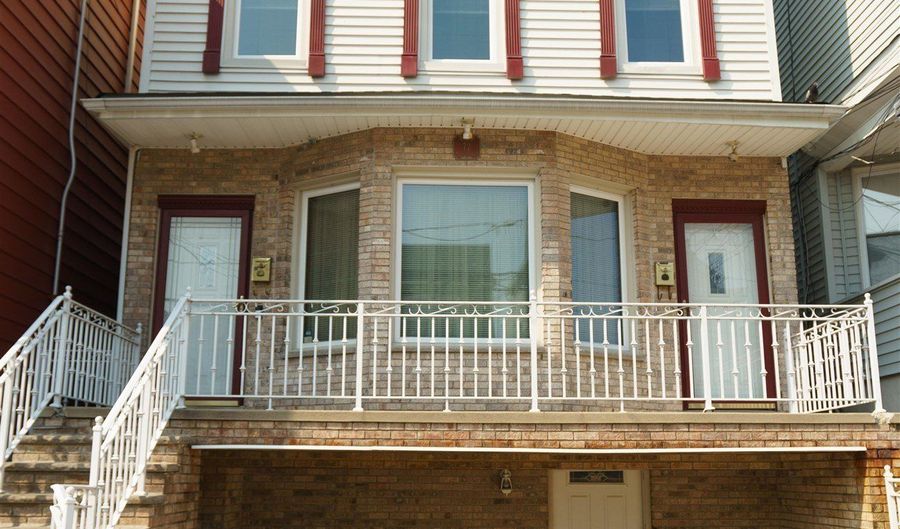 72 W 12TH St 2, Bayonne, NJ 07002 - 3 Beds, 1 Bath