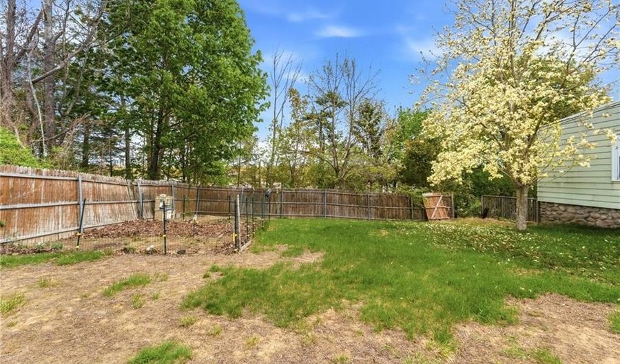 167 Central St, Lincoln, RI 02838 - 5 Beds, 3 Bath