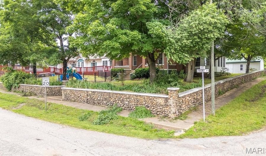 207 E. Front St, Annapolis, MO 63620 - 15 Beds, 14 Bath