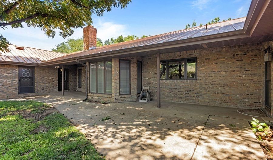 1300 NW 5th St, Andrews, TX 79714 - 4 Beds, 3 Bath