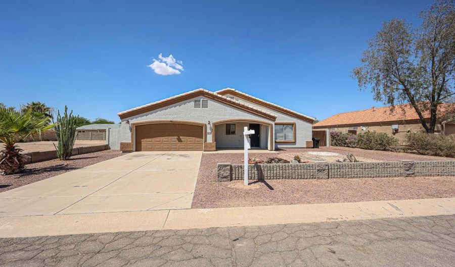 9870 W CAMELIA Dr, Arizona City, AZ 85123 - 3 Beds, 2 Bath