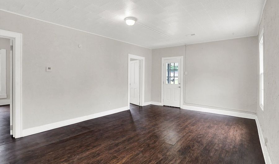 1418 W 5th St, Anderson, IN 46016 - 2 Beds, 1 Bath