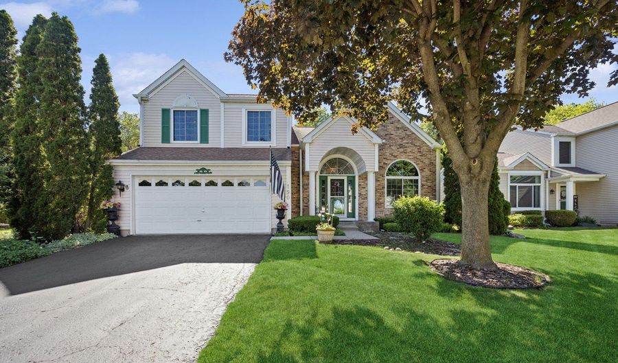 190 Lake Dr S, Algonquin, IL 60102 - 3 Beds, 3 Bath