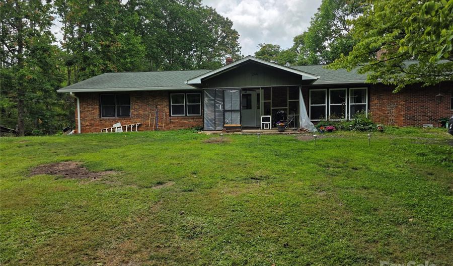 244 Mcmahan Ln, Bakersville, NC 28705 - 4 Beds, 2 Bath