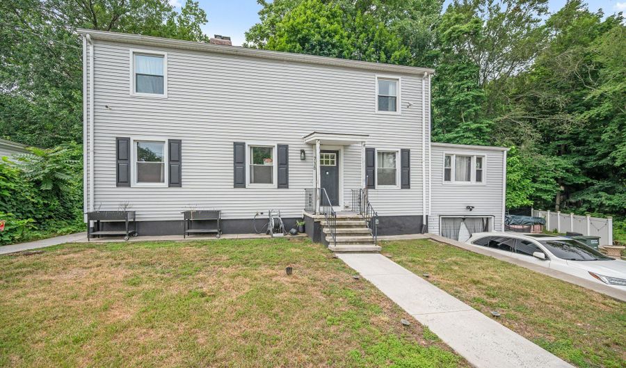 738 Platt St, Bridgeport, CT 06606 - 5 Beds, 2 Bath