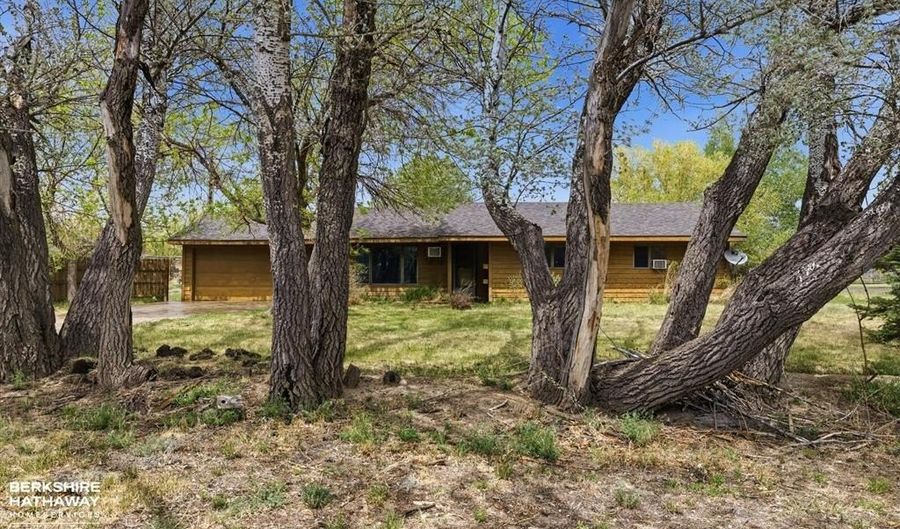 121 Buena Vista Ave, Cody, WY 82414 - 3 Beds, 1 Bath