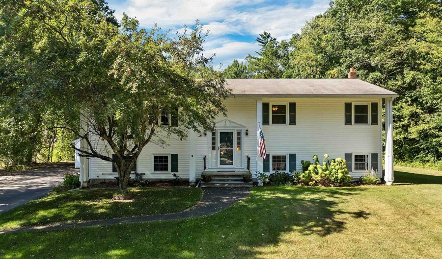 6 Woodland Cir, Bow, NH 03304 - 5 Beds, 3 Bath