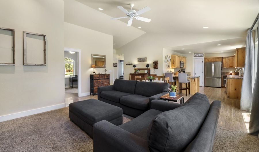 10 El Pino Ln, Carey, ID 83320 - 3 Beds, 2 Bath