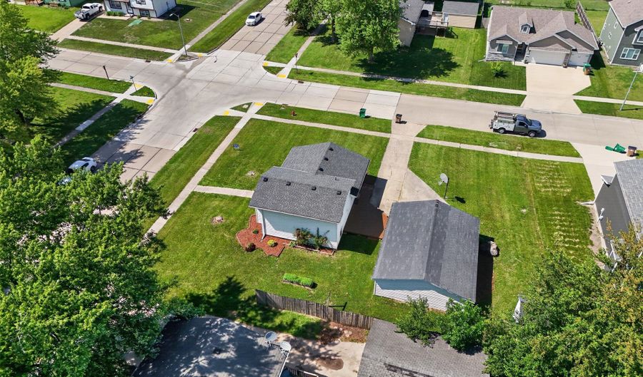 201 22nd Ave SW, Altoona, IA 50009 - 3 Beds, 2 Bath