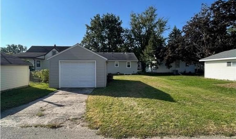 1202 2nd Ave SW, Austin, MN 55912 - 2 Beds, 2 Bath