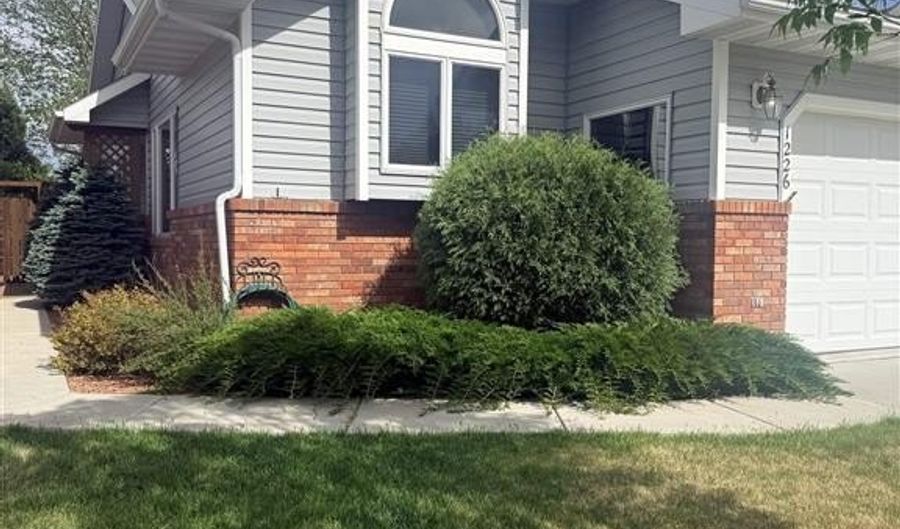1226 33rd St, Cody, WY 82414 - 4 Beds, 3 Bath