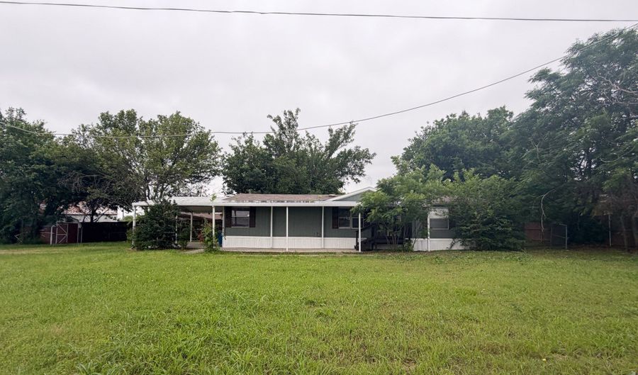 402 E College Ave, Alvarado, TX 76009 - 3 Beds, 2 Bath