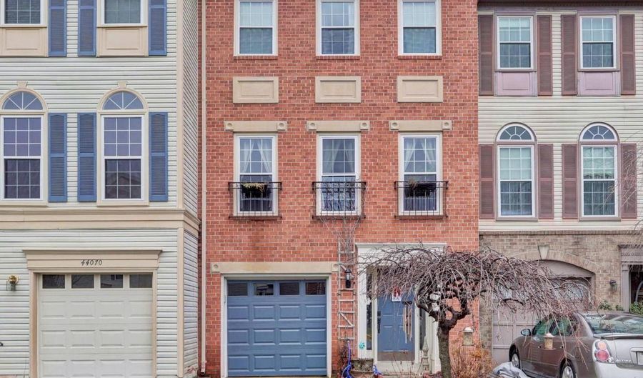 44072 FLORENCE Ter, Ashburn, VA 20147 - 3 Beds, 3 Bath
