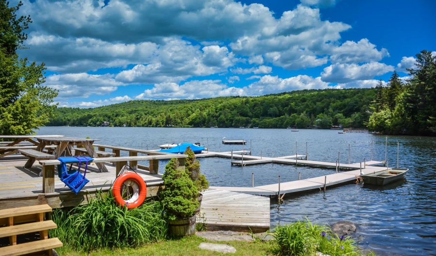 83 Landing Ln, Wilmington, VT 05363 - 4 Beds, 4 Bath