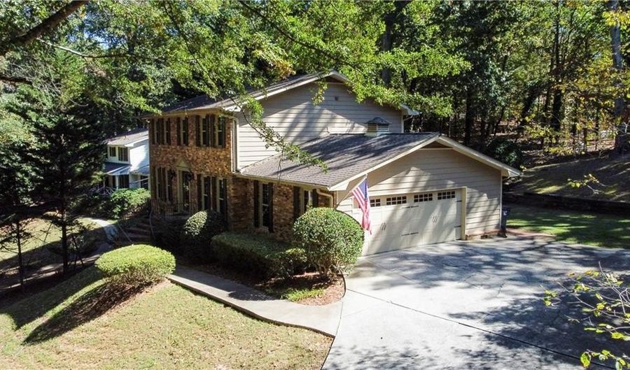 835 Lakeshore Dr NW, Berkeley Lake, GA 30096 - 4 Beds, 3 Bath