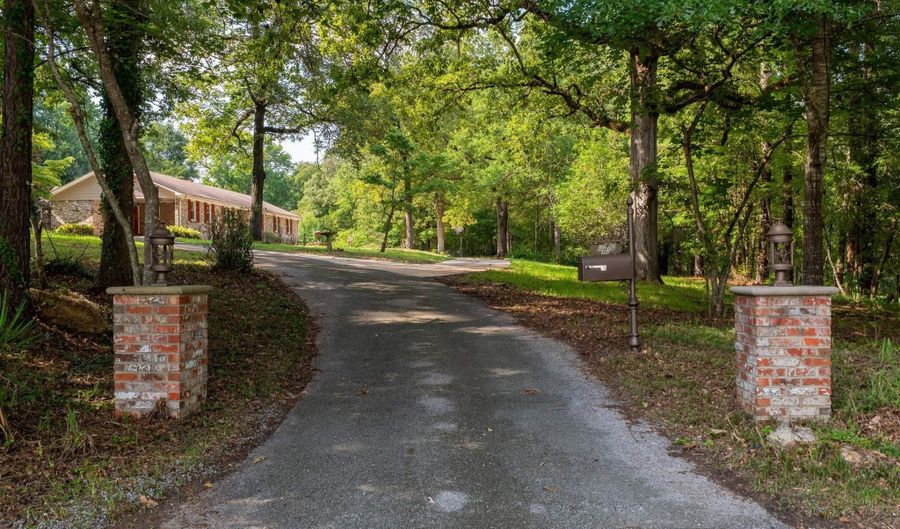 137 OLD SPANISH Trl, Alabaster, AL 35007 - 3 Beds, 2 Bath