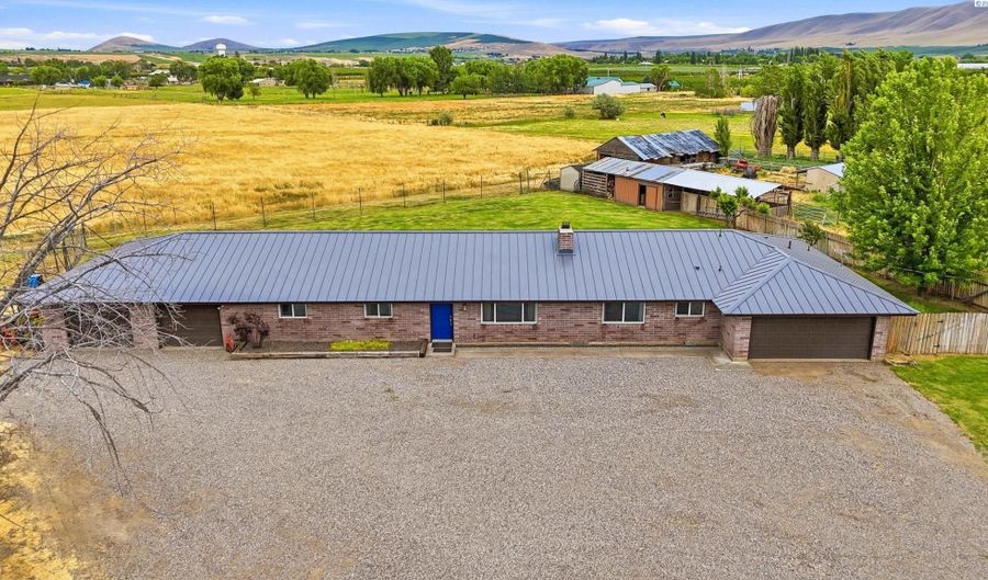 52005 N Whan, Benton City, WA 99320 - 3 Beds, 2 Bath