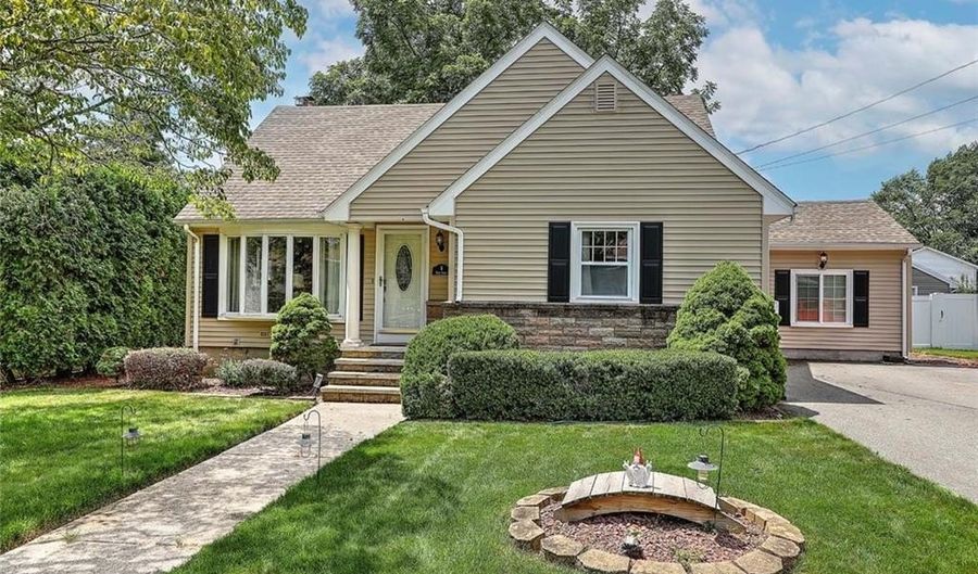 5 HIGH St, Warwick, RI 02886 - 4 Beds, 2 Bath