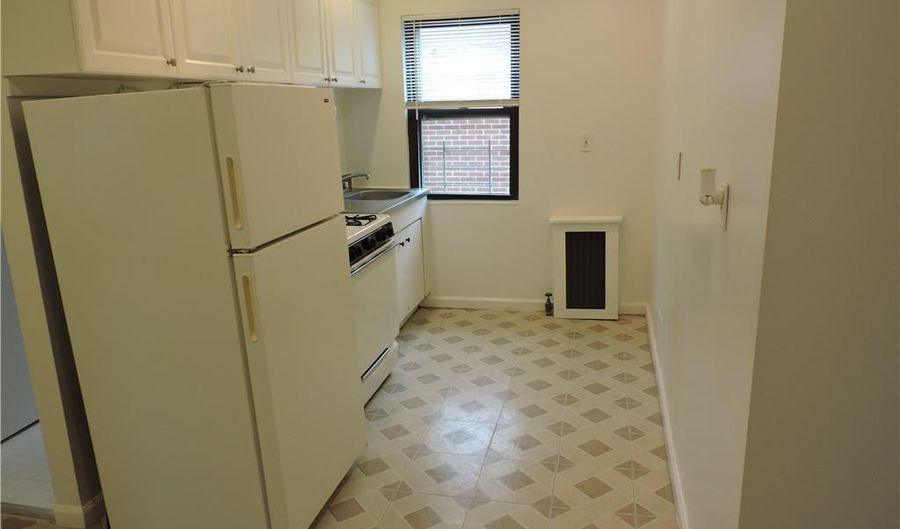 37 Winfred Ave #5, Yonkers, NY 10704 - 2 Beds, 1 Bath