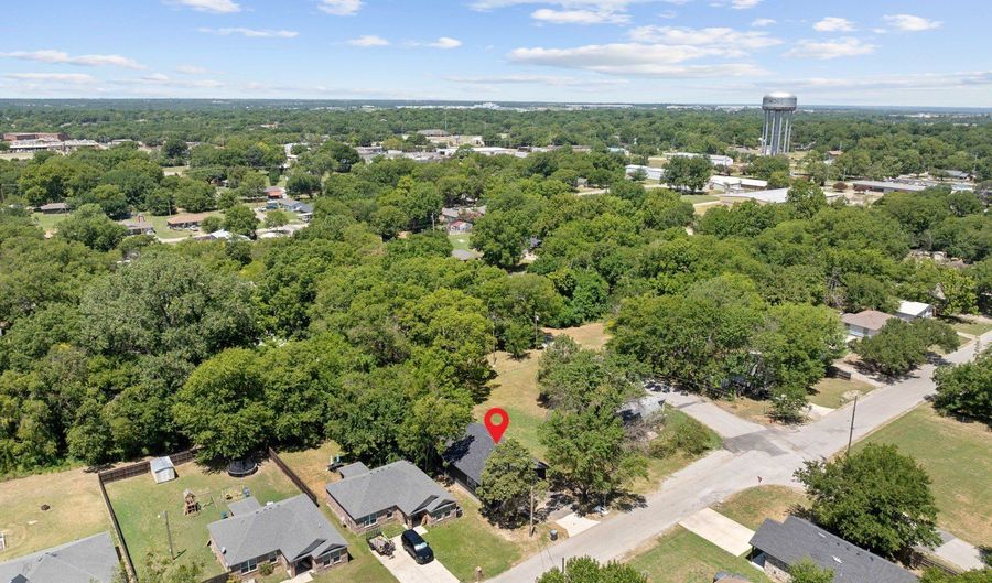 1005 F SW St, Ardmore, OK 73401 - 3 Beds, 2 Bath